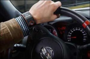  کنترل عملکرد خودرو با ساعت هوشمند 